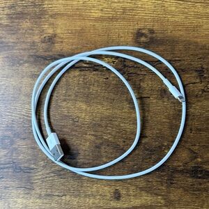 Apple White Charging Cable - iPhone 14